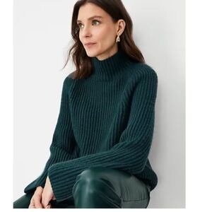 Ann Taylor “Precious Emerald” Green Ribbed Turtleneck Sweater Size Medium